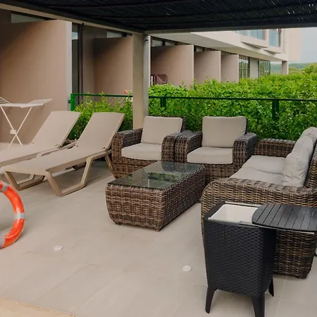 Beautiful With Private Pool & Apartment