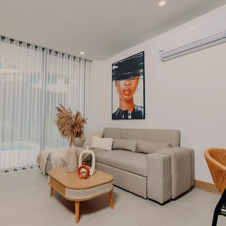 Beautiful With Private Pool & Apartment *